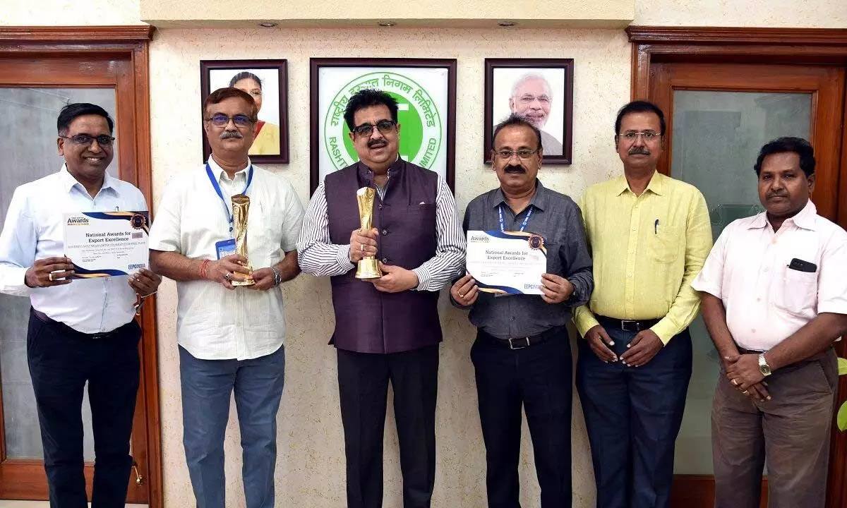 RINL CMD Atul Bhatt and director (Commercial) D K Mohanty with other senior officials with the star performer awards