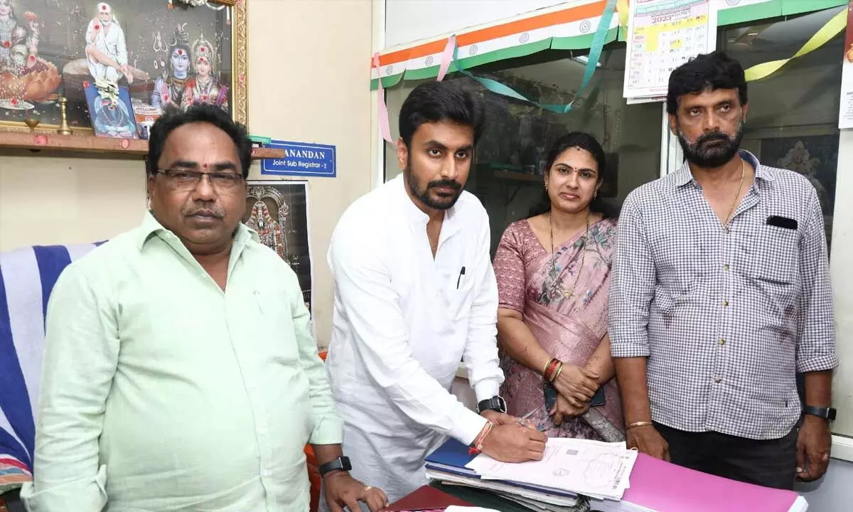 Deputy Mayor Bhumana Abhinay Reddy signing the registration documents as a witness in Tirupati on Monday