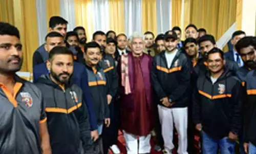 J&K L-G hosts international cricket players
