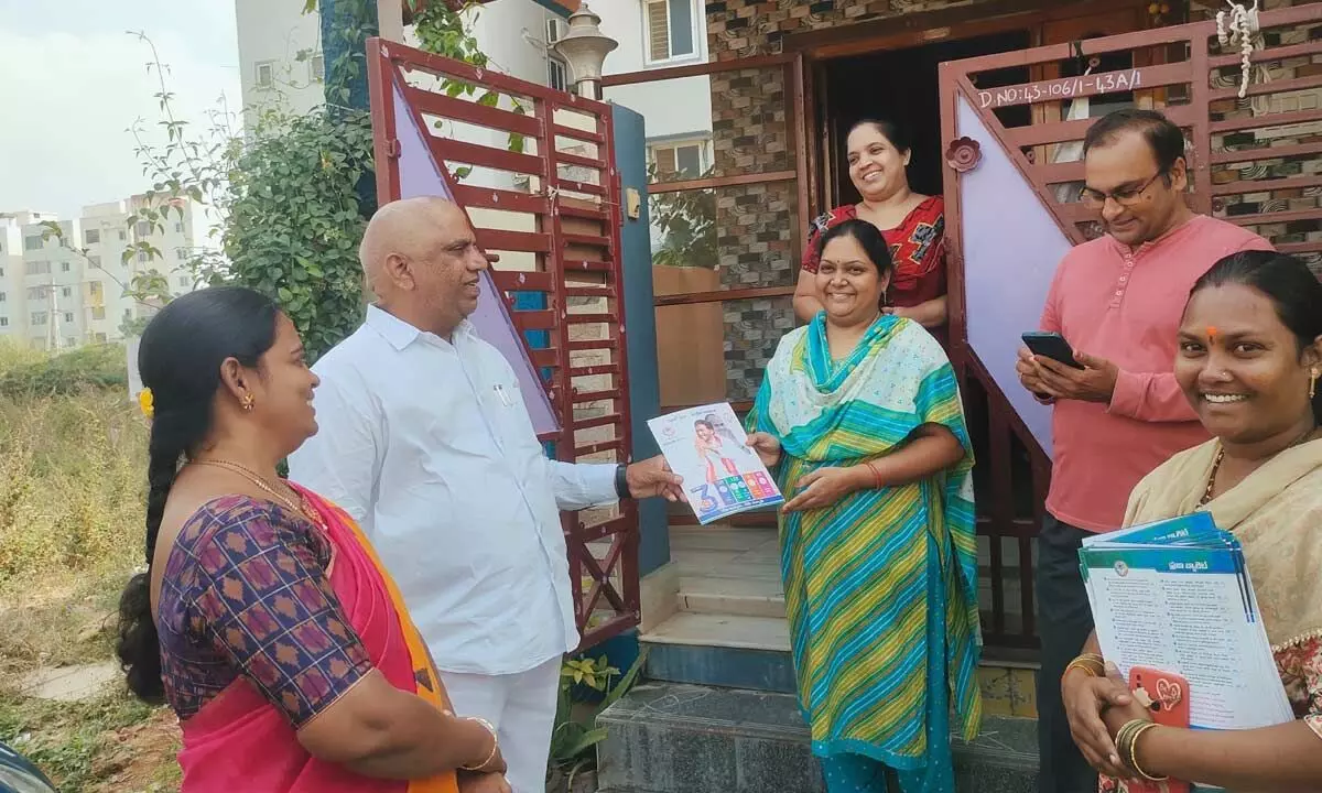MLA Malladi Vishnu  interacting with the residents of Nandamuri Nagar in Vijayawada on Tuesday