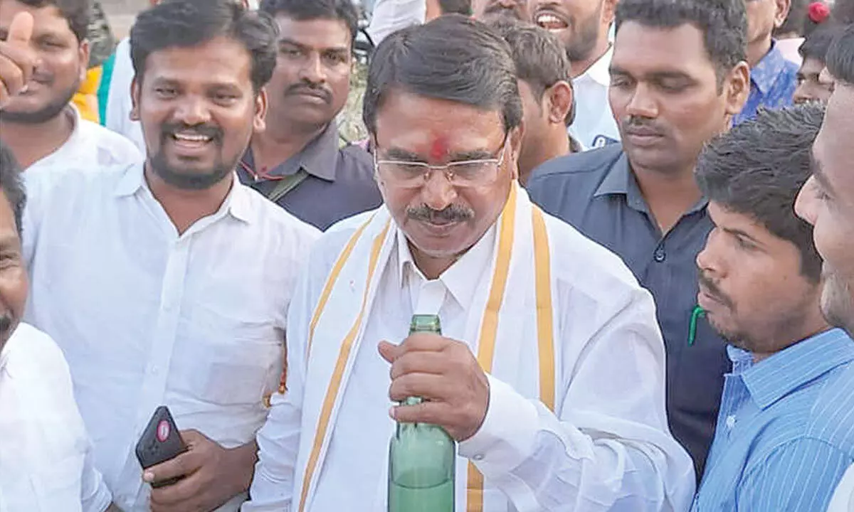 Agriculture Minister and Wanaparthy BRS candidate Singireddy Niranjan Reddy tries a Goli Soda to relive the election campaigning stress on the last day in Wanaparthy