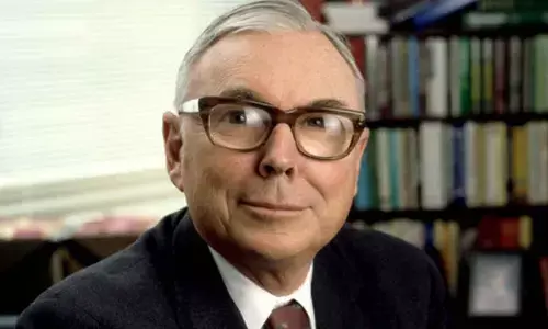 Charlie Munger, closest aide of Warren Buffet, dies at 99
