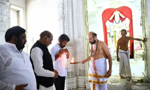 A day before polling in Telangana, Revanth Reddy offers prayers at temple, dargah