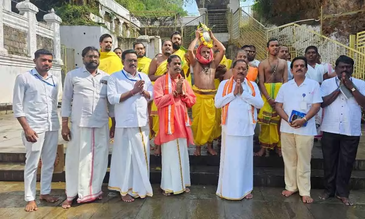 Visakhapatnam: Varuna Yagam performed to appease rain God