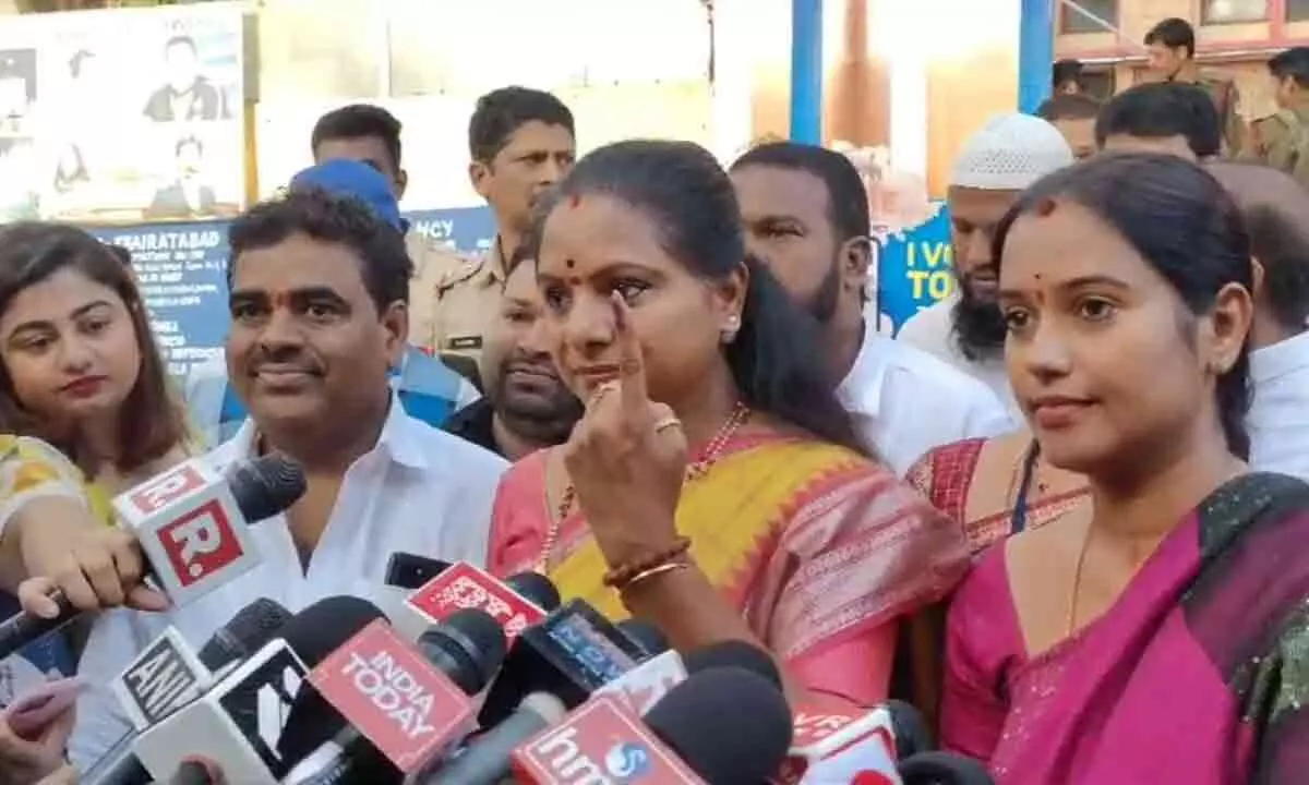 Cong files complaint against Kavitha for appealing to vote for BRS