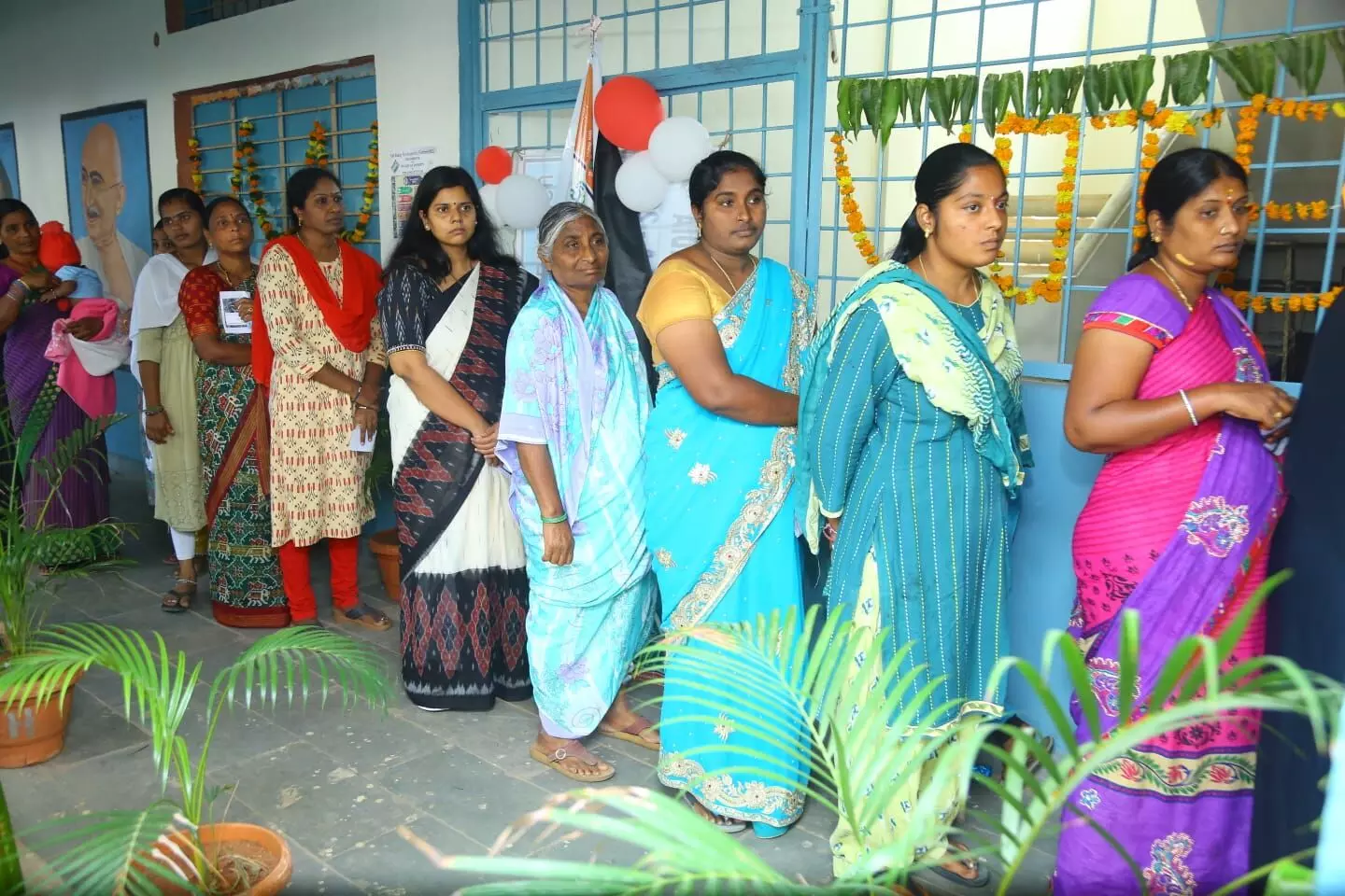 Telangana sees nearly 37 pc voter turnout till 1 PM, polling peaceful: CEO