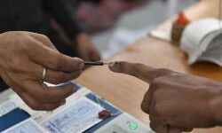 For the first time at Government School, Moula-Ali, students are actively helping the voters and guiding there to reach without facing any problem.