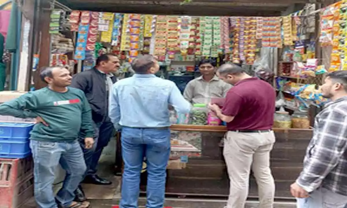 New Delhi: Police raid 70 cigarette shops operating near schools