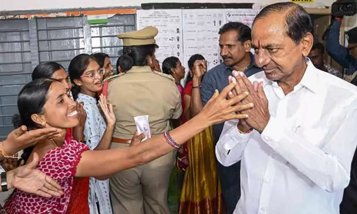Hyderabad: K Chandrasekhar Rao, wife cast vote in Chintamadaka