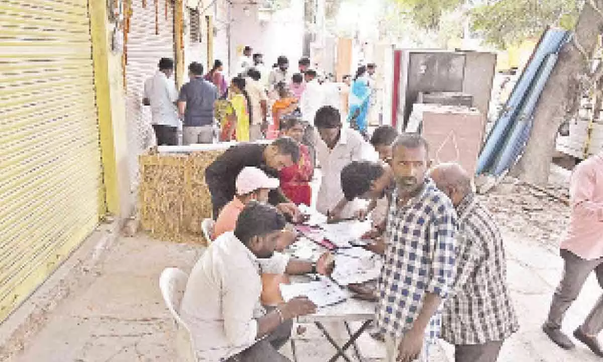Hyderabad: Many voters complain about their names missing from list