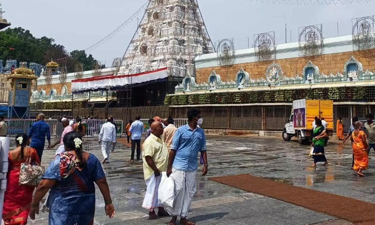Devotees rush at Tirumala reduced today, to take 8 hours for Sarvadarshans