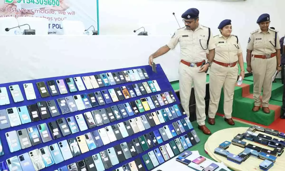 Nellore: 500 cell phones worth Rs 1.25 cr recovered