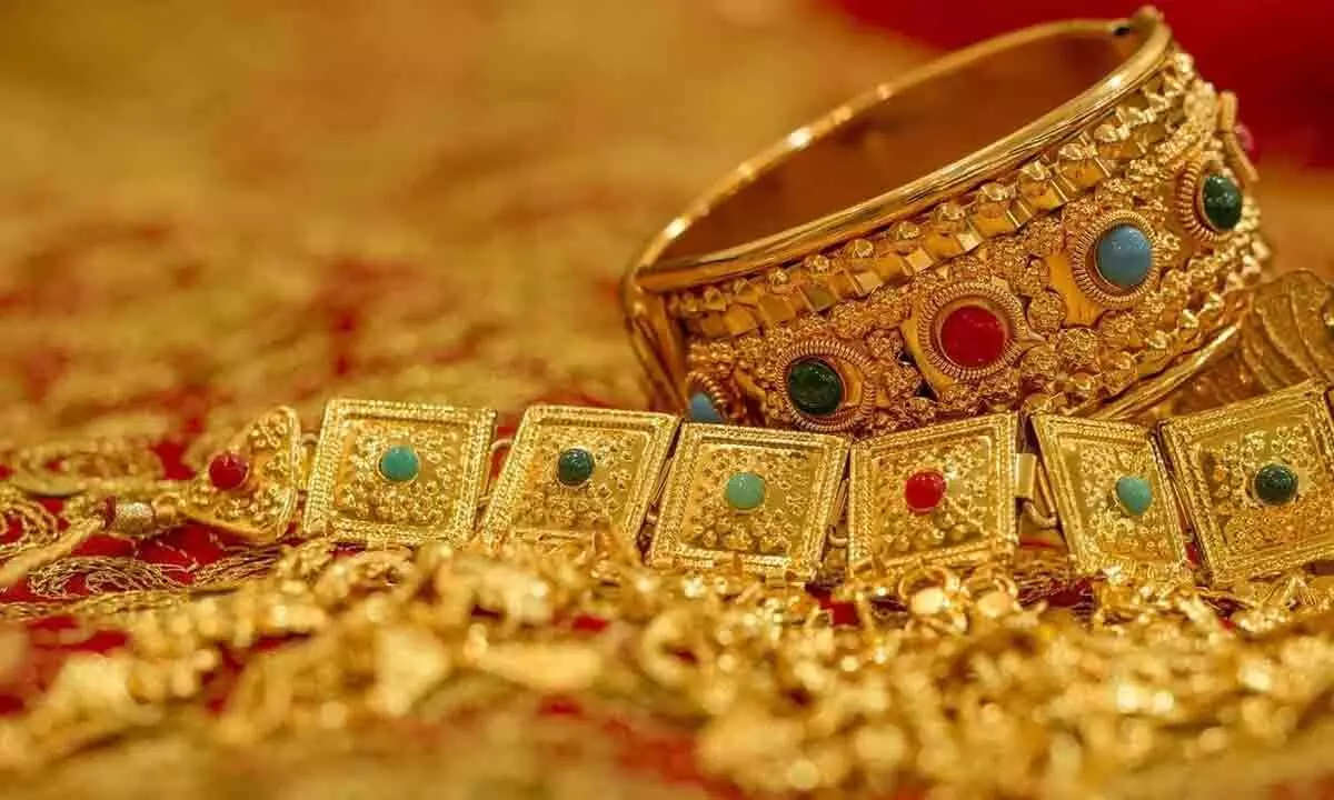 Gold rates in Delhi today slashes, check the rates on 14 December, 2023
