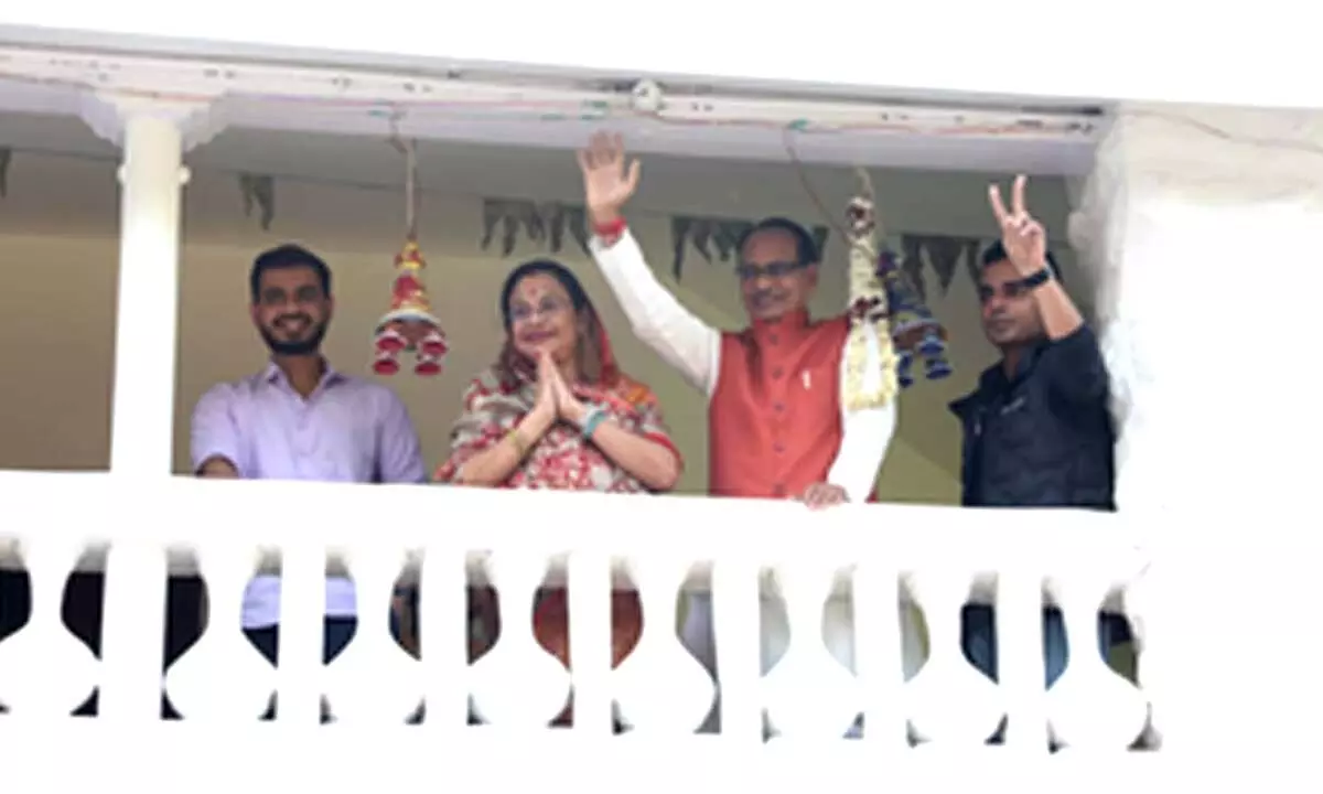 As BJP races towards landslide win in MP, Shivraj flashes victory sign