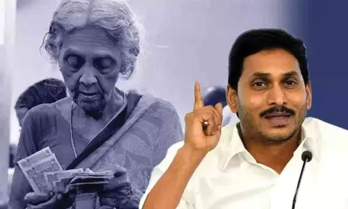 Andhra Pradesh: Elderly pension distributed across the state by volunteers