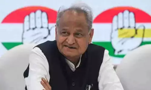 Ashok Gehlot accepts defeat, to resign as Raj CM at 5.30 p.m.