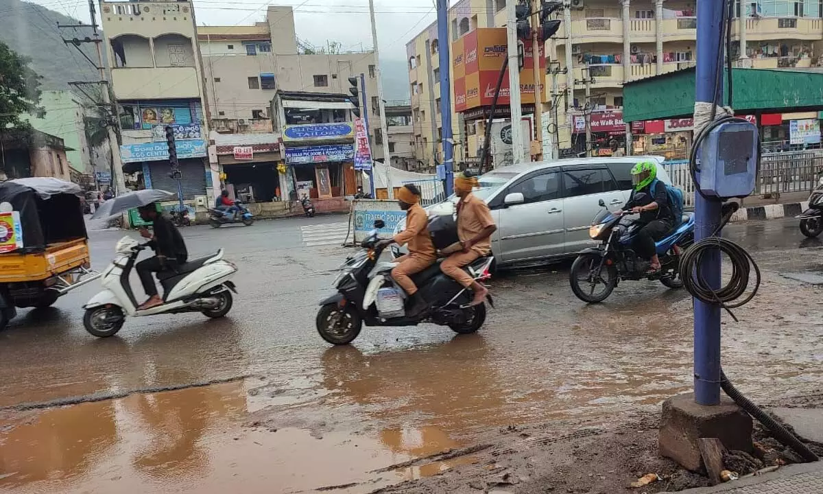 City witnesses rain under cyclone influence