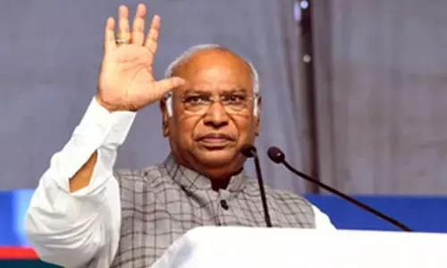 Telangana CLP authorises Kharge to name chief minister