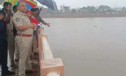 SP P Parameshwar Reddy inspecting Swarnamukhi river on Monday