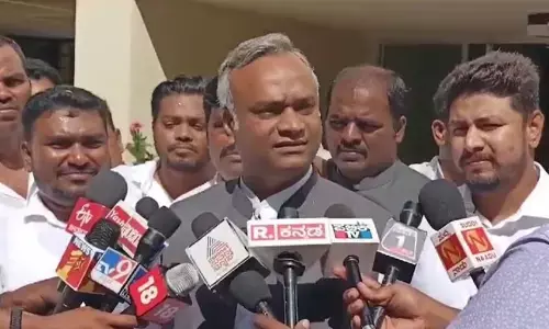 Veer Savarkar Portrait Controversy