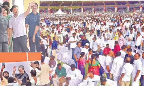 Hyderabad: Ministers take oath amidst loud cheers