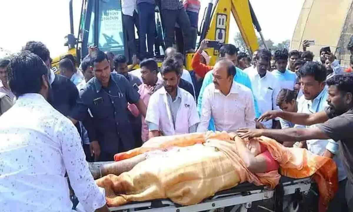 One dead, several injured after a Bolero collides cement tanker in Vikarabad