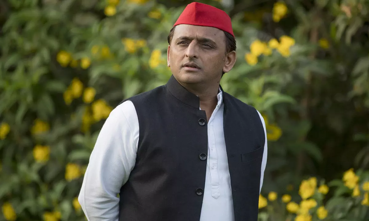 Former UP CM Akhilesh Yadav inquires about KCRs health, wishes speedy recovery