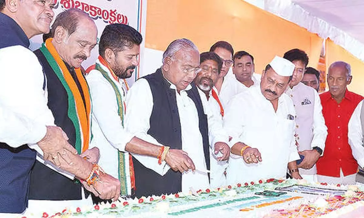 Hyderabad: Congress leaders celebrate Sonia Gandhi’s birthday