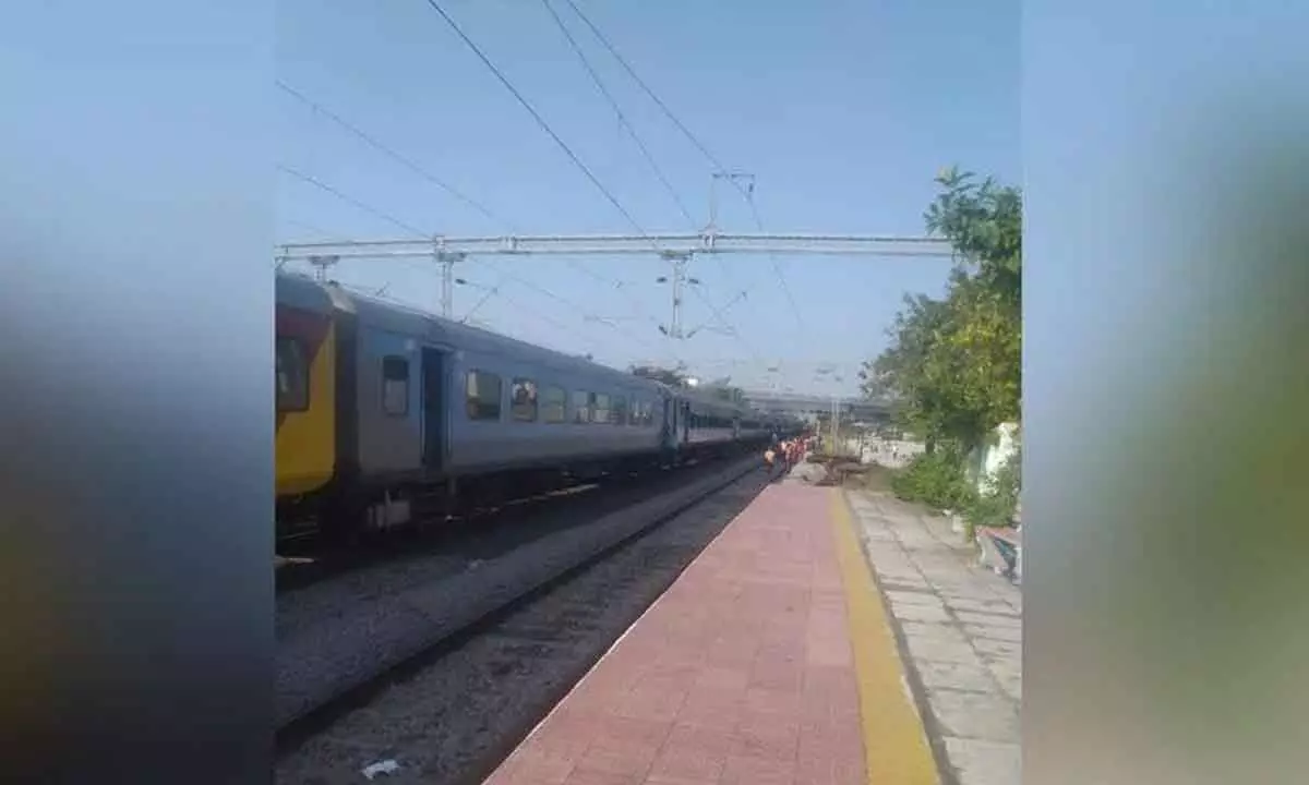 Thick smoke breaks out from Secunderabad to Sirpur-Kagaznagar train