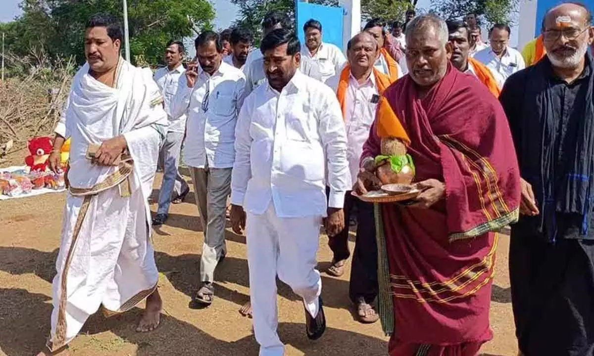 Jagadish takes part in Vana Samaradhana