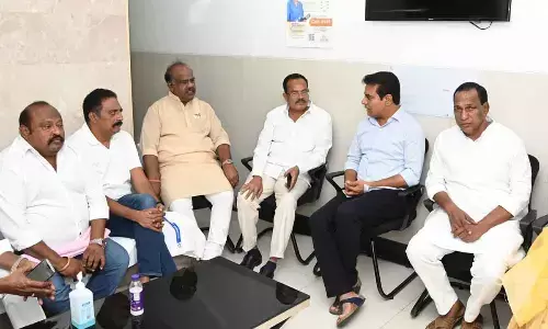 Prakash Raj arrives at Yashoda hospital to meet KCR