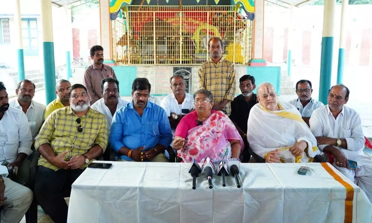 Jakkampudi Vijayalakshmi addressing media in  Rajamahendravaram on Tuesday