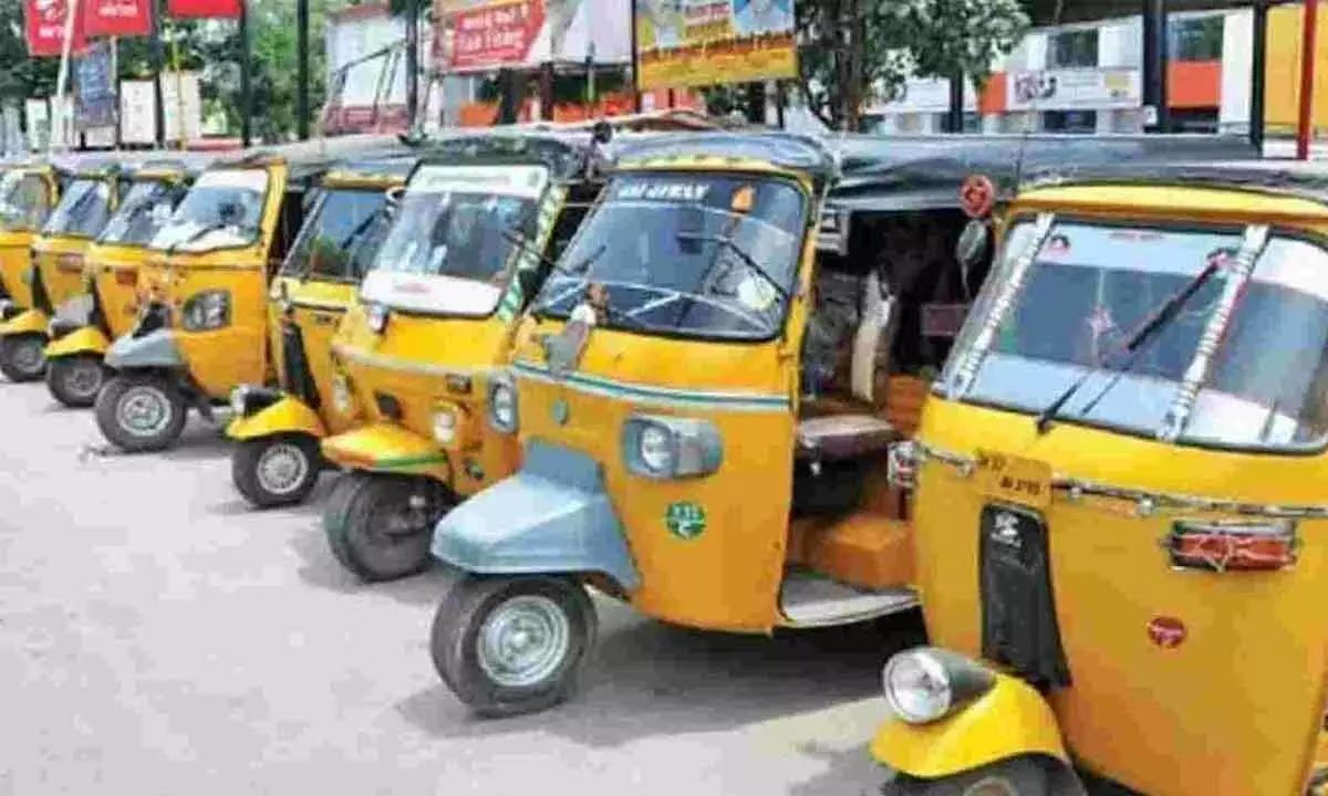Hit hard by TSRTC free rides, autowalas stage protests