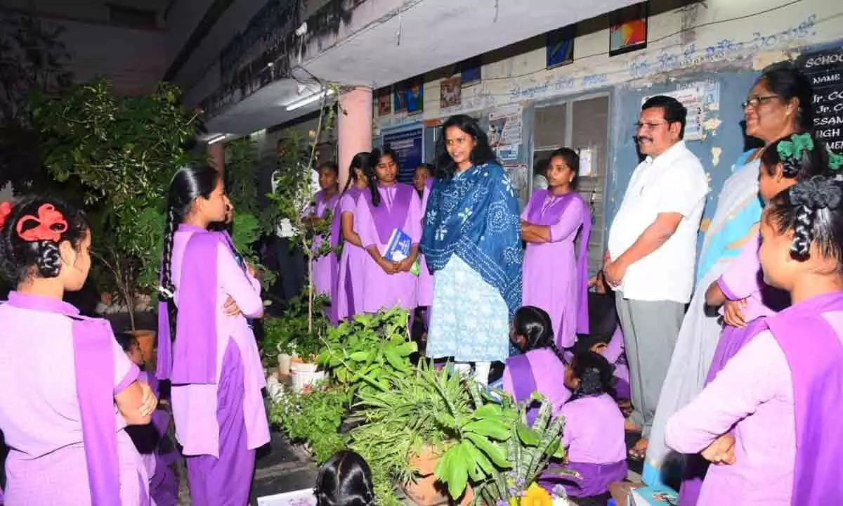 Ongole: Social welfare director inspects girls’ hostel