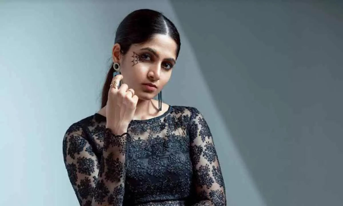 Kushee Ravi looks exciting on her Telugu debut