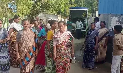 Yemmiganur: People refuse to take ration from MDU