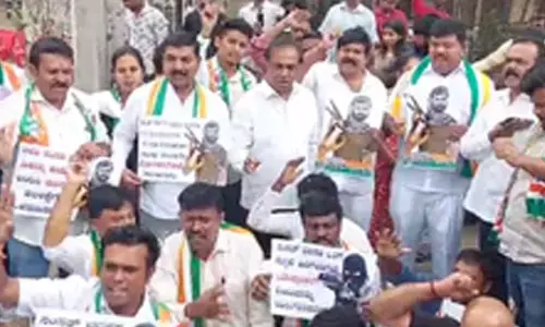 LS security breach: Karnataka Youth Congress stages protest, demands arrest of BJP MP
