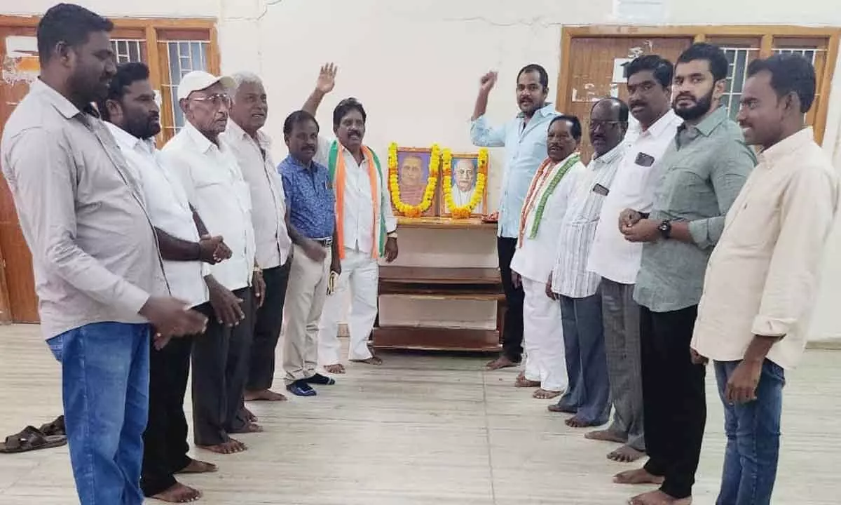 Congress party observes Potti Sriramulu death anniversary in Kadapa