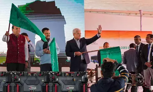 New Delhi: LG, Arvind Kejriwal flag off 500 electric buses