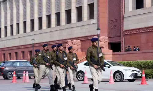 New Delhi: Eight cops suspended