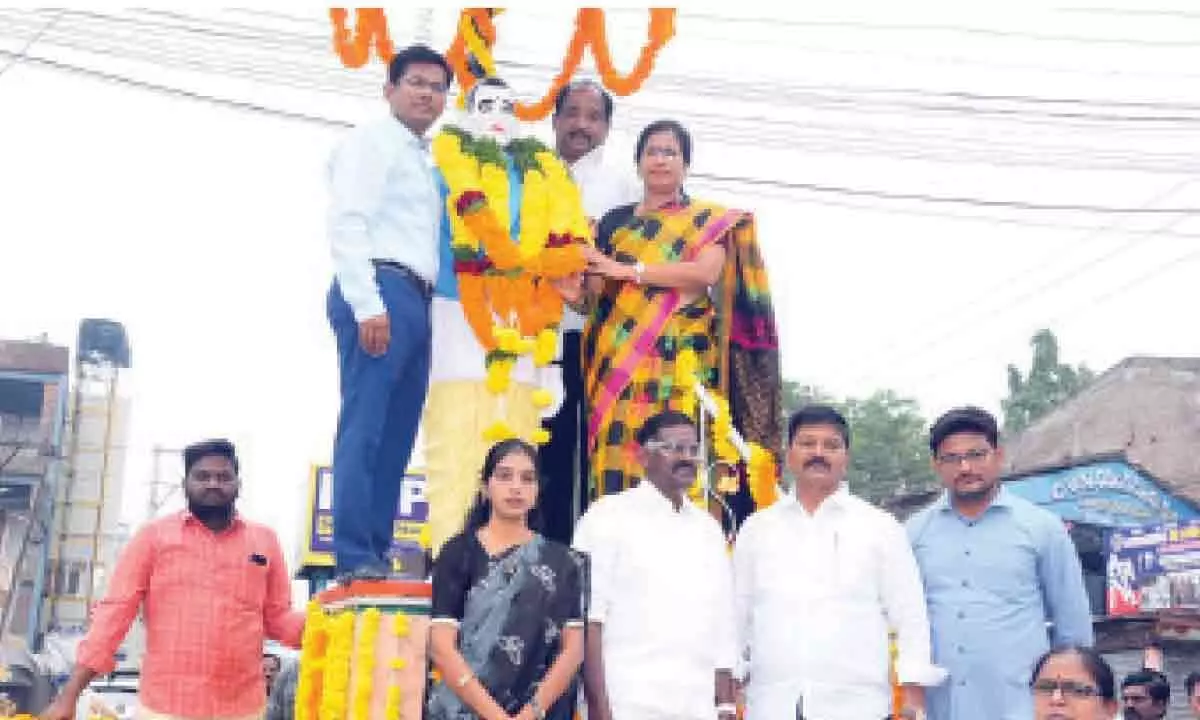 Ongole: Tributes paid to Potti Sriramulu on his death anniversary