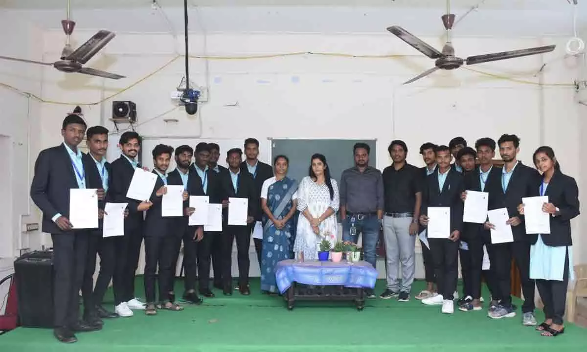 Vijayawada: Loyola College 1st year BBA students offered internship