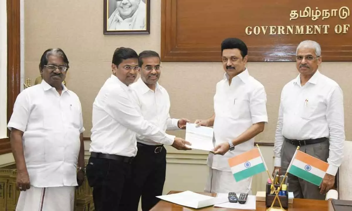 GRT Jewellers contributes Rs 50L to TN CM’s relief fund
