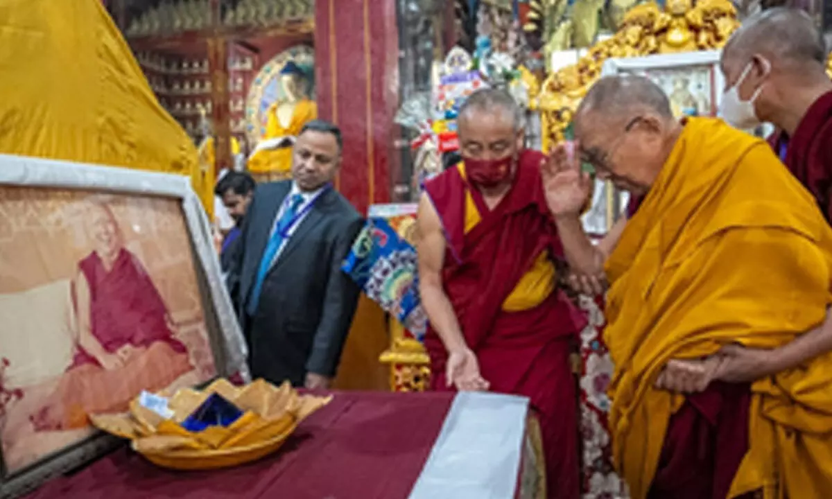 Dalai Lama offers prayers in Mahabodhi Temple