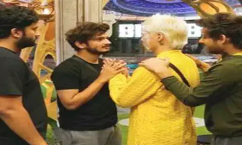 Munawar stuns Aoora with his hilarious ‘magic skills’