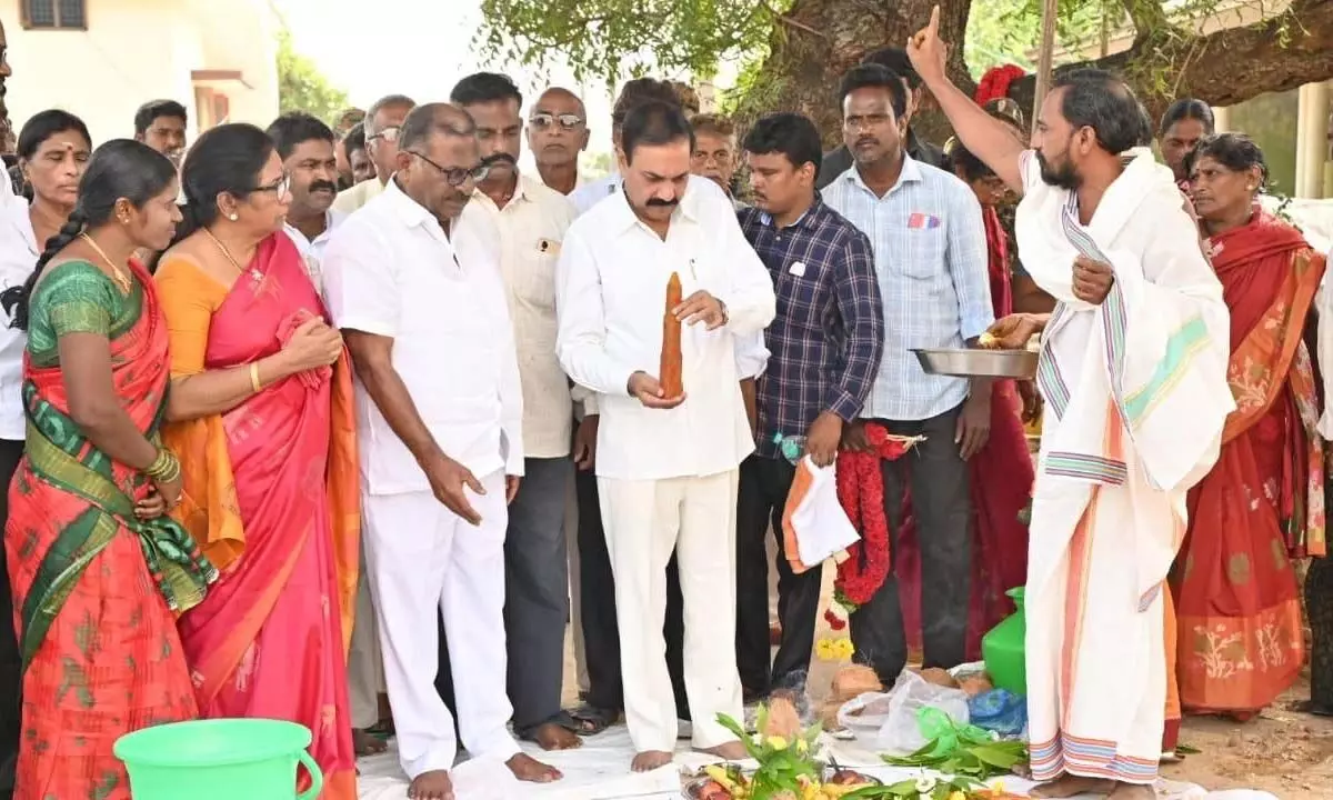 Agriculture Minister Kakani Govardhan Reddy laying foundation for the construction of Lord Ganesh and Mahalakshmi temples in Vilukanipalli village on Monday