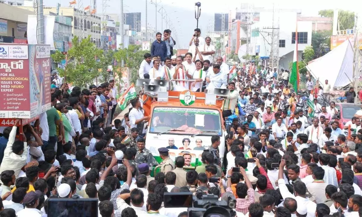 Minister for R&B Komatireddy Venkat Reddy addressing the huge gathering who took part in his victory cum welcoming rally in Nalgonda on Monday