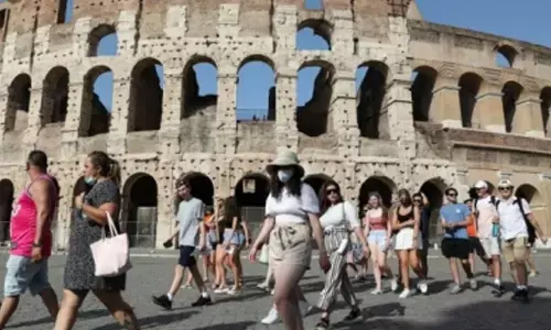 Italys population drops below 59 mn