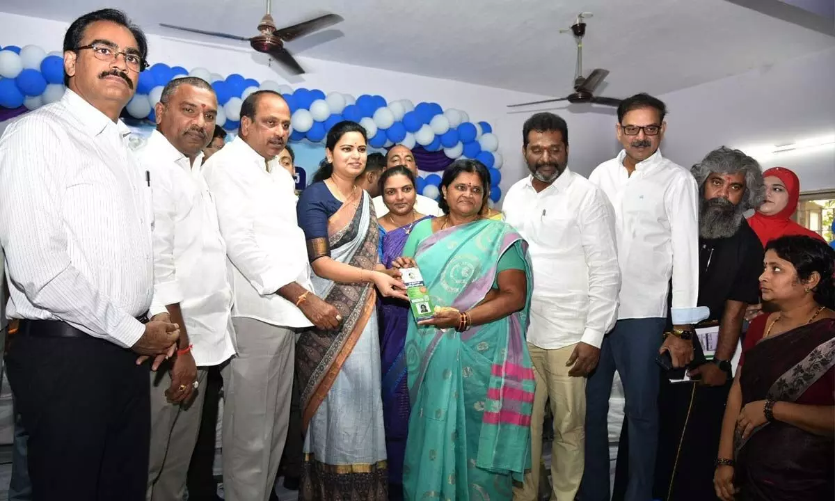 Minister Vidadala Rajini distributing upgraded YSR Aarogyasri Smart Health Cards in Guntur on Tuesday. Collector  M Venugopal Reddy, MLC Lella Appi Reddy, mayor Kavati Siva Naga Manohar Naidu are also seen.