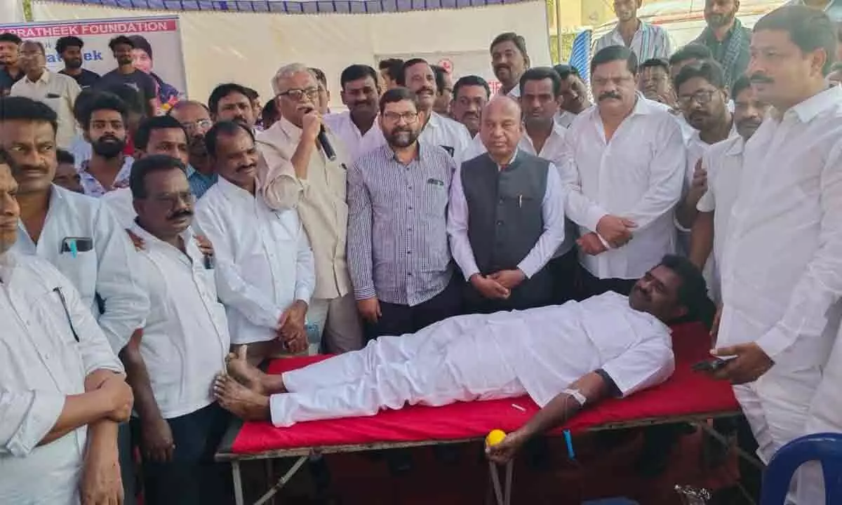 Nalgonda: Blood donations mark death anniv of Minister Venkat Reddy’s son